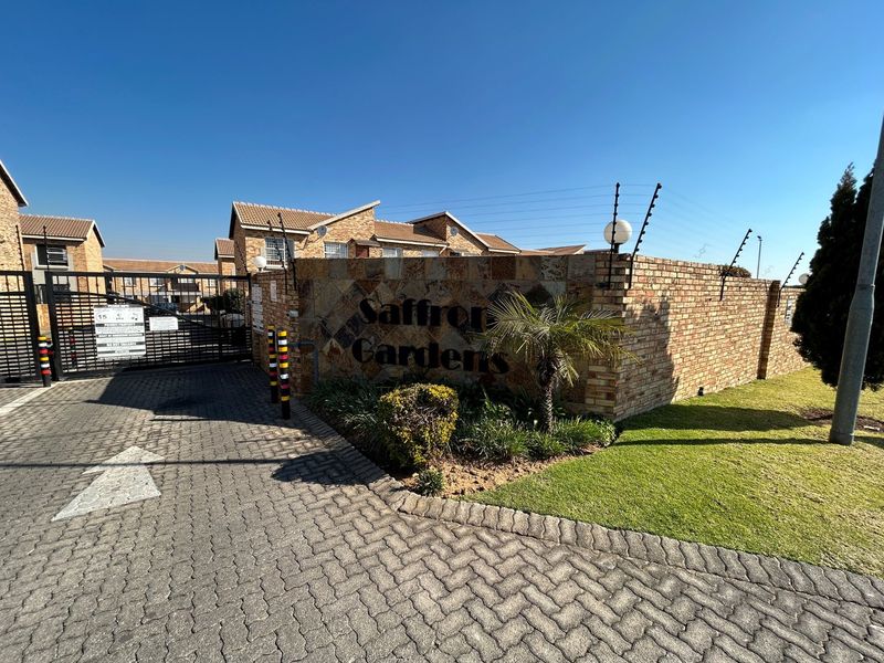 2-Bedroom, 2-Bathroom Apartment for Sale in a Well-Maintained Complex in Honeypark - Photo 2