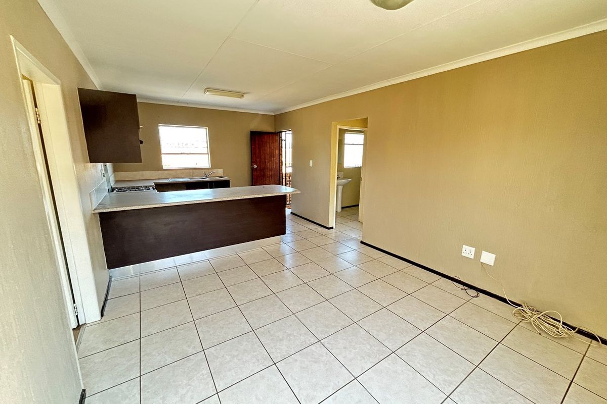 2-Bedroom, 2-Bathroom Apartment for Sale in a Well-Maintained Complex in Honeypark - Photo 5