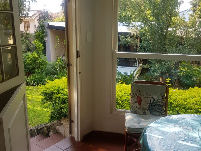 Beautiful Cosy 1x bed 1x bath Spacious  Fully Furnished Garden Cottage with Breath taking Garden Views-All inclusive-Corporate Rental/Professional  - Photo 2