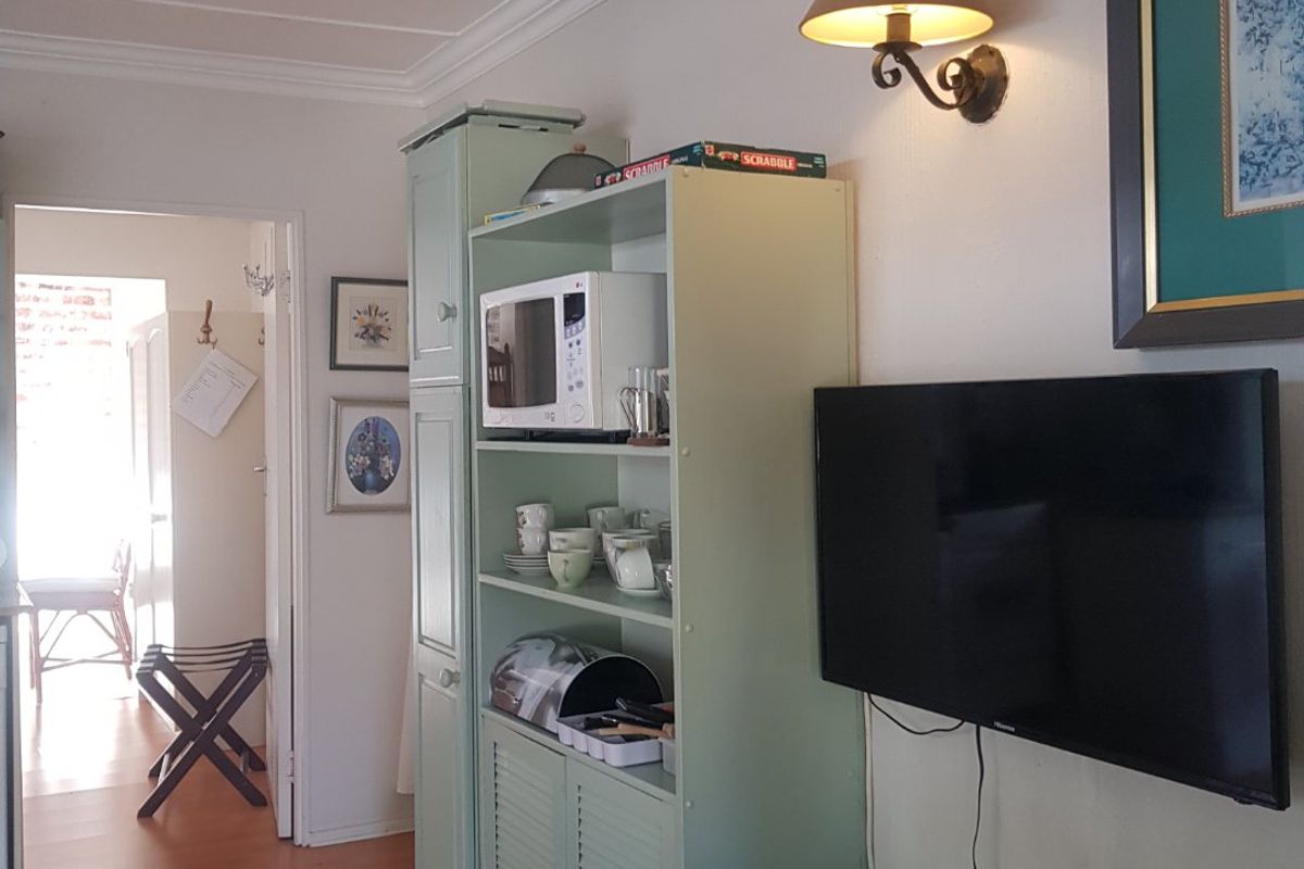 Beautiful Cosy 1x bed 1x bath Spacious  Fully Furnished Garden Cottage with Breath taking Garden Views-All inclusive-Corporate Rental/Professional  - Photo 5