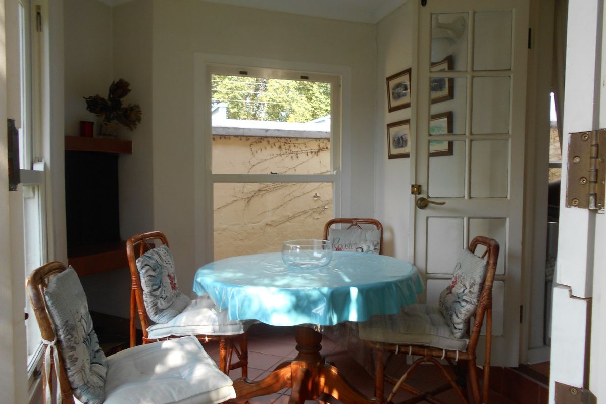 Beautiful Cosy 1x bed 1x bath Spacious  Fully Furnished Garden Cottage with Breath taking Garden Views-All inclusive-Corporate Rental/Professional  - Photo 4