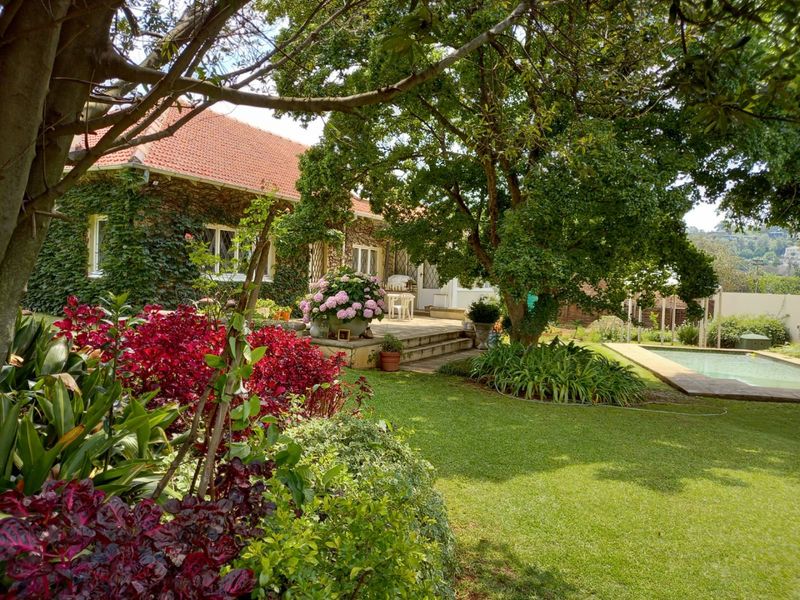 Beautiful Cosy 1x bed 1x bath Spacious  Fully Furnished Garden Cottage with Breath taking Garden Views-All inclusive-Corporate Rental/Professional  - Photo 3