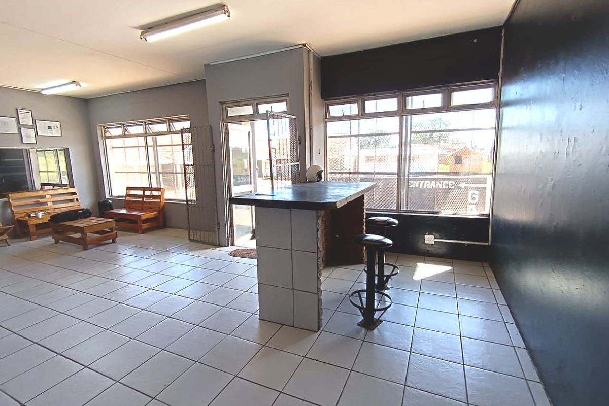 Commercial Property for Sale - Photo 3