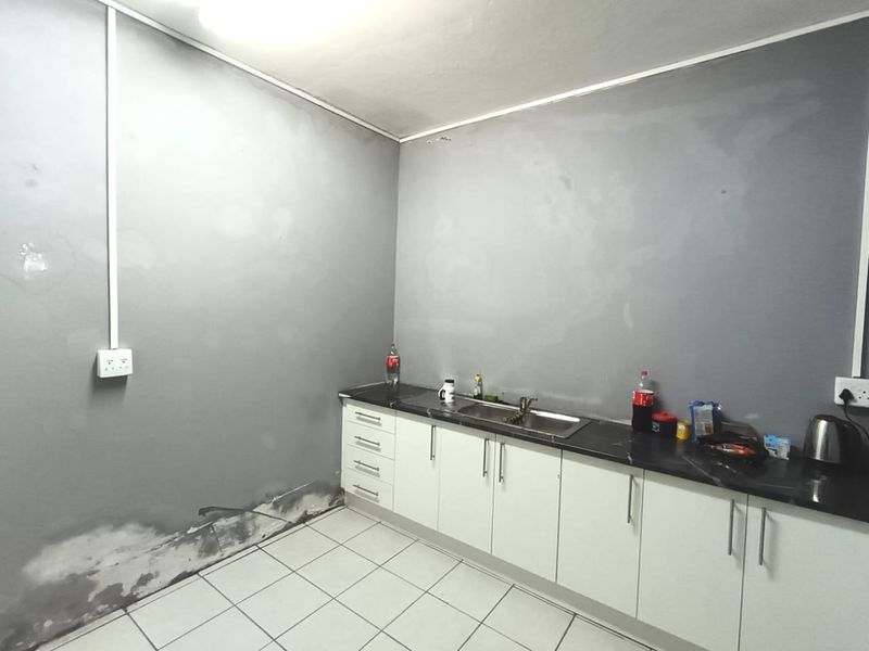 Commercial Property for Sale - Photo 8