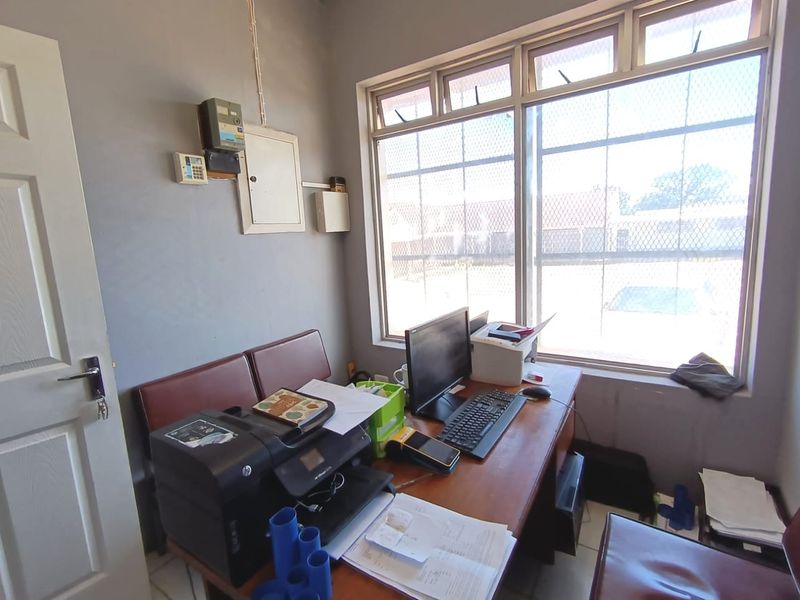 Commercial Property for Sale - Photo 10