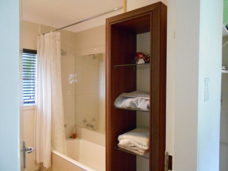 Beautiful Cosy 1x bed 1x bath Spacious  Fully Furnished Garden Cottage with Breath taking Garden Views -All Inclusive-Corporate Rental/Professional - Photo 10