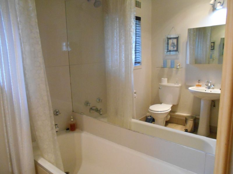 Beautiful Cosy 1x bed 1x bath Spacious  Fully Furnished Garden Cottage with Breath taking Garden Views -All Inclusive-Corporate Rental/Professional - Photo 9