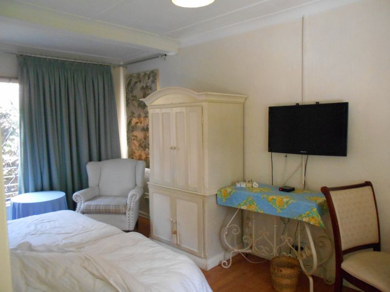 Beautiful Cosy 1x bed 1x bath Spacious  Fully Furnished Garden Cottage with Breath taking Garden Views -All Inclusive-Corporate Rental/Professional - Photo 7