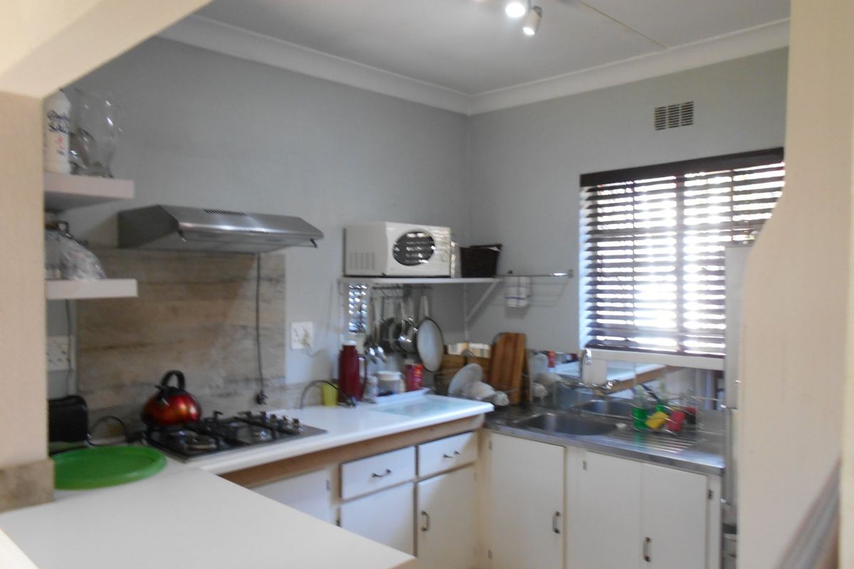 Beautiful Cosy 1x bed 1x bath Spacious  Fully Furnished Garden Cottage with Breath taking Garden Views -All Inclusive-Corporate Rental/Professional - Photo 5