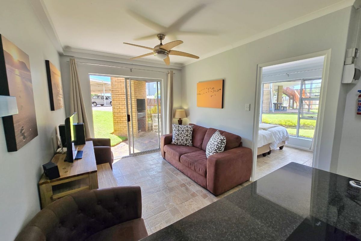 Ground Floor 2-Bedroom apartment by the Beach - Photo 5