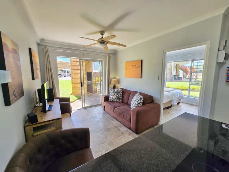 Ground Floor 2-Bedroom apartment by the Beach - Photo 5