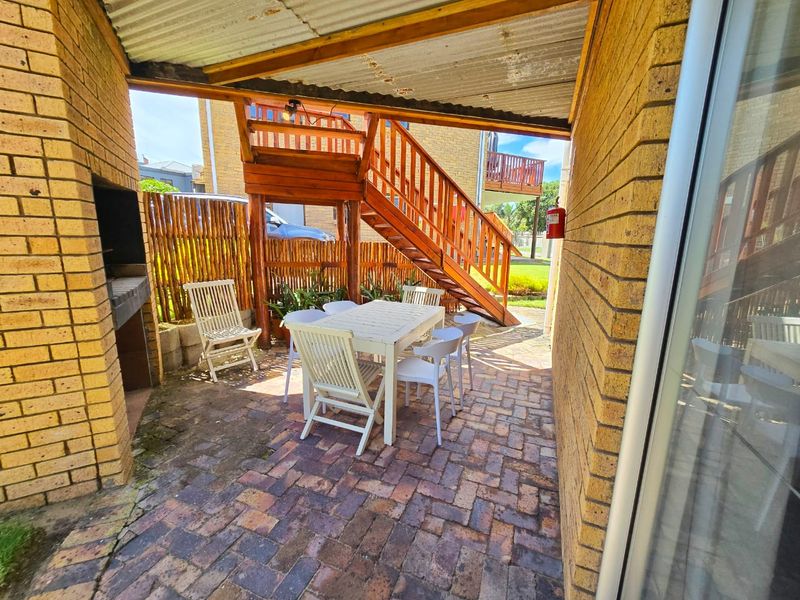 Ground Floor 2-Bedroom apartment by the Beach - Photo 6