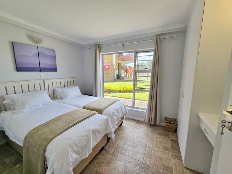 Ground Floor 2-Bedroom apartment by the Beach - Photo 10