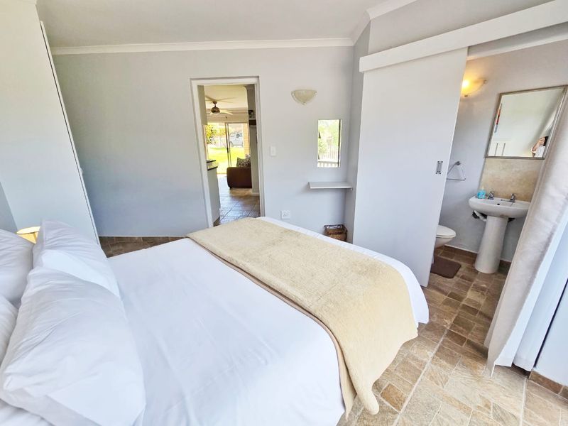 Ground Floor 2-Bedroom apartment by the Beach - Photo 7