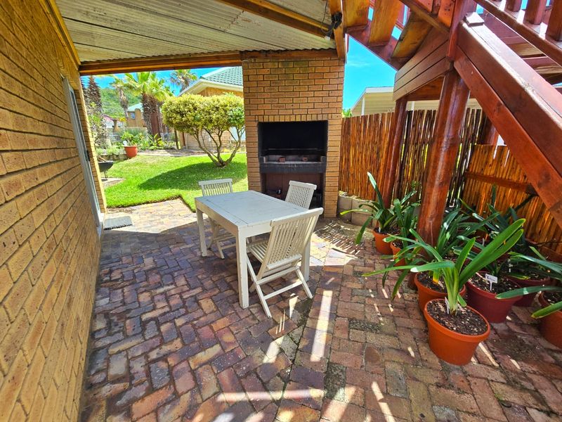 Ground Floor 2-Bedroom apartment by the Beach - Photo 2