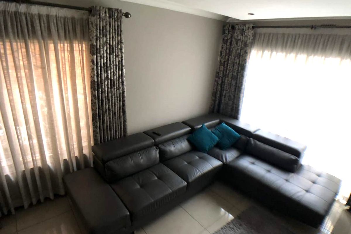 COSY HOME AWAITS YOU AND YOUR LOVED ONES - Photo 4