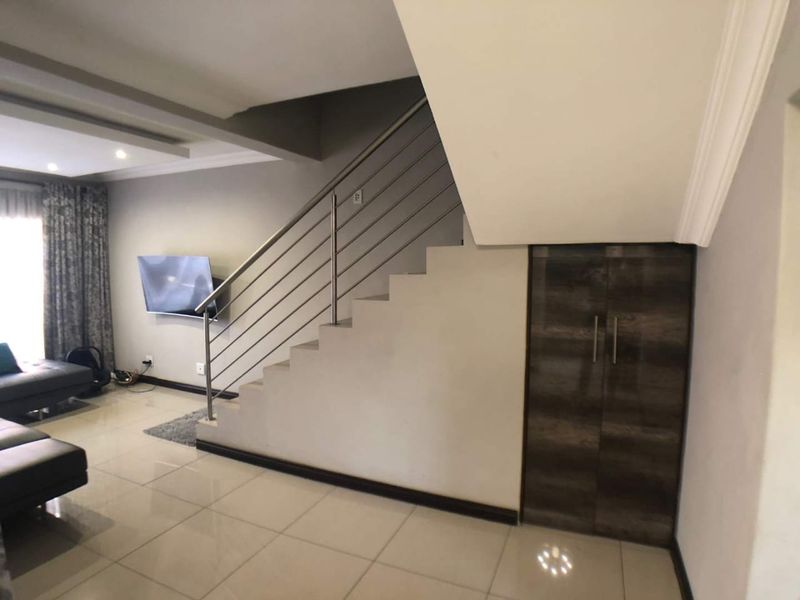 COSY HOME AWAITS YOU AND YOUR LOVED ONES - Photo 6