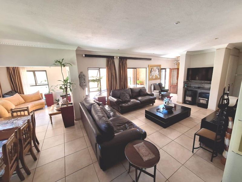 Discover an exceptional prime property located in the prestigious and highly sought-after Highveld Estate.  - Photo 2