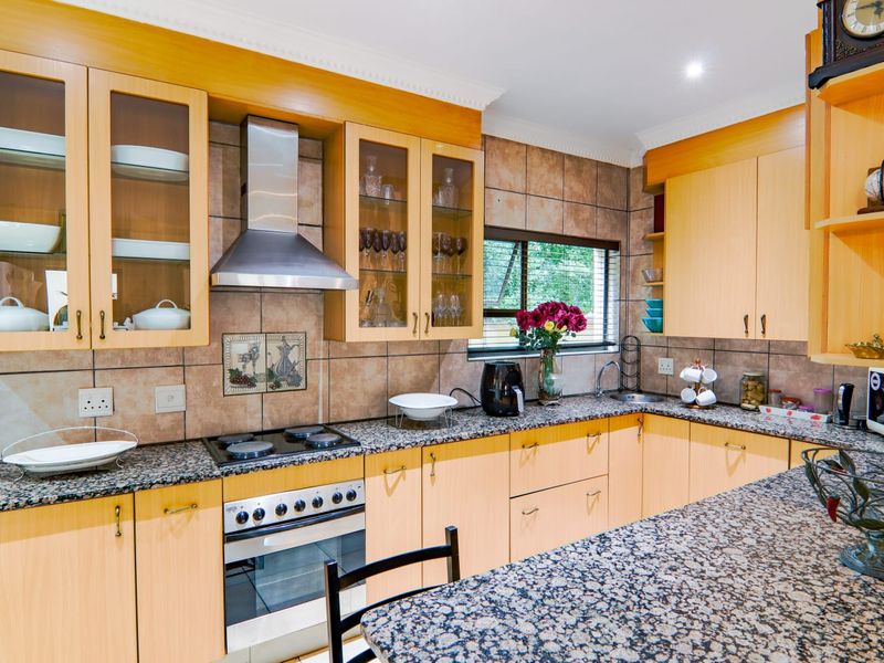 Discover an exceptional prime property located in the prestigious and highly sought-after Highveld Estate.  - Photo 10