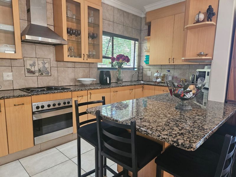 Discover an exceptional prime property located in the prestigious and highly sought-after Highveld Estate.  - Photo 9