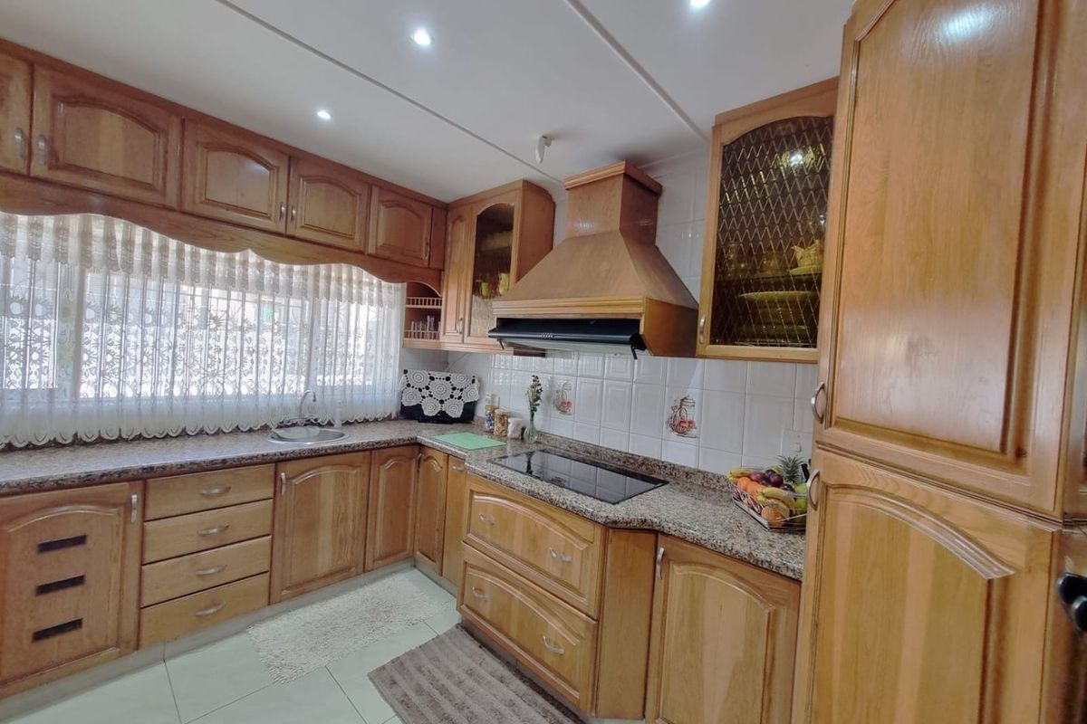 Exquisite Family Residence in Stanger Manor, Stanger, KZN - Photo 5