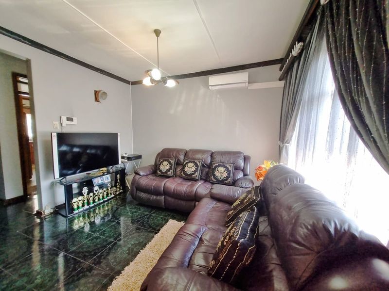 Exquisite Family Residence in Stanger Manor, Stanger, KZN - Photo 4