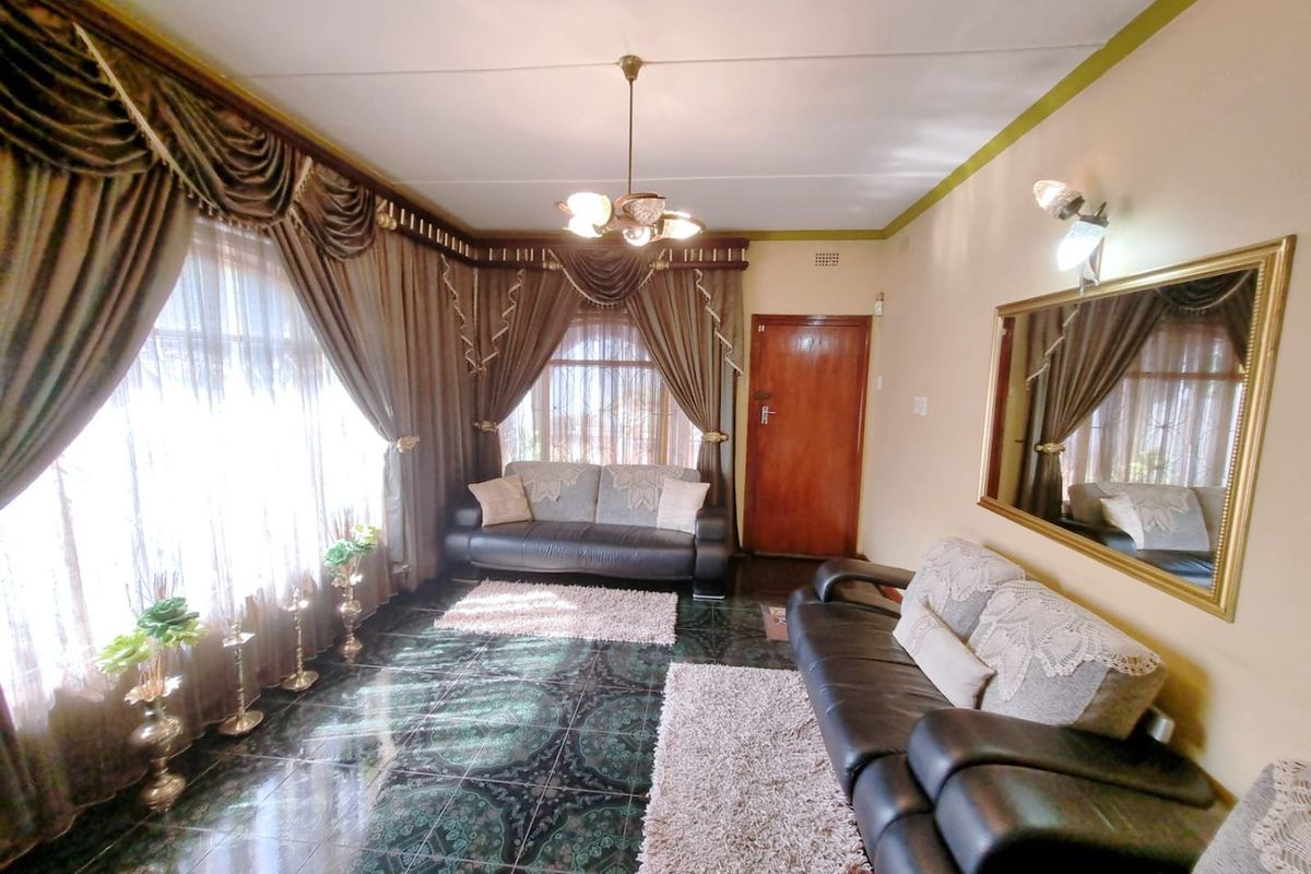 Exquisite Family Residence in Stanger Manor, Stanger, KZN - Photo 3