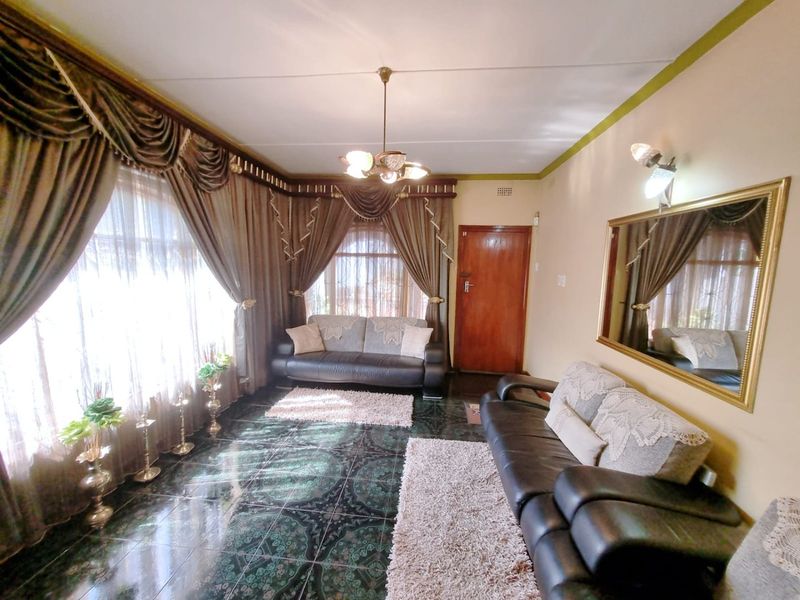 Exquisite Family Residence in Stanger Manor, Stanger, KZN - Photo 3