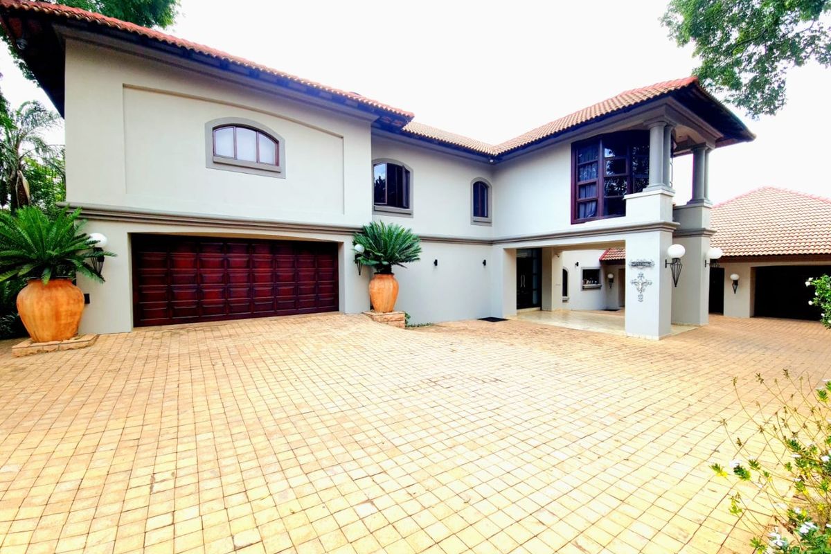 Luxurious 4-Bedroom Home for the Discerning Family - Photo 5