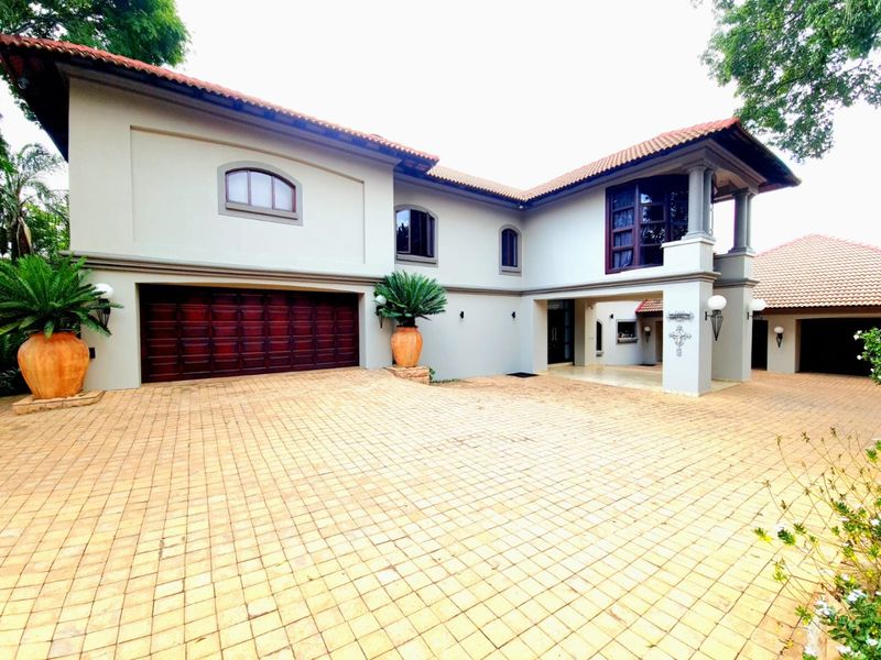 Luxurious 4-Bedroom Home for the Discerning Family - Photo 5