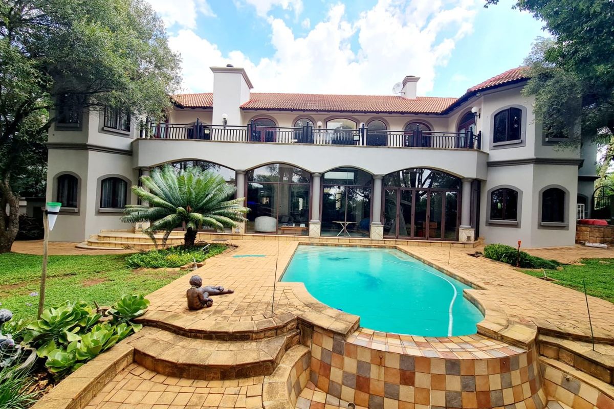 Luxurious 4-Bedroom Home for the Discerning Family - Photo 3