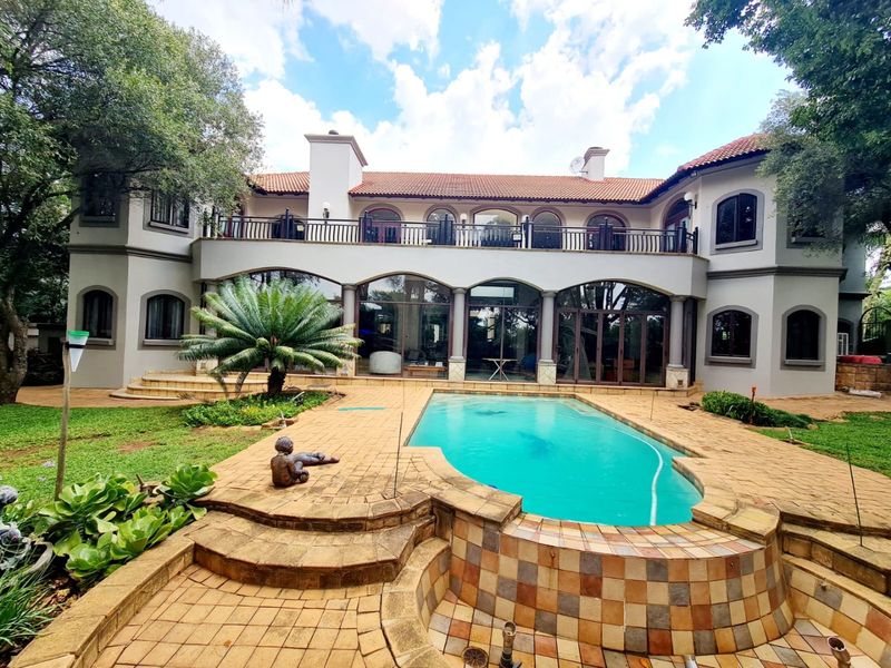 Luxurious 4-Bedroom Home for the Discerning Family - Photo 3