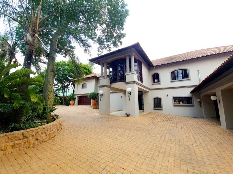 Luxurious 4-Bedroom Home for the Discerning Family - Photo 10