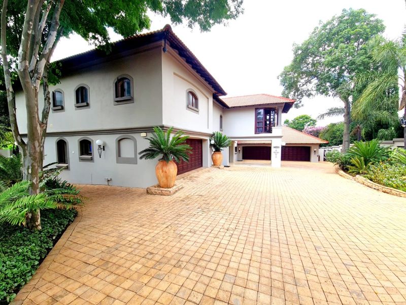 Luxurious 4-Bedroom Home for the Discerning Family - Photo 9