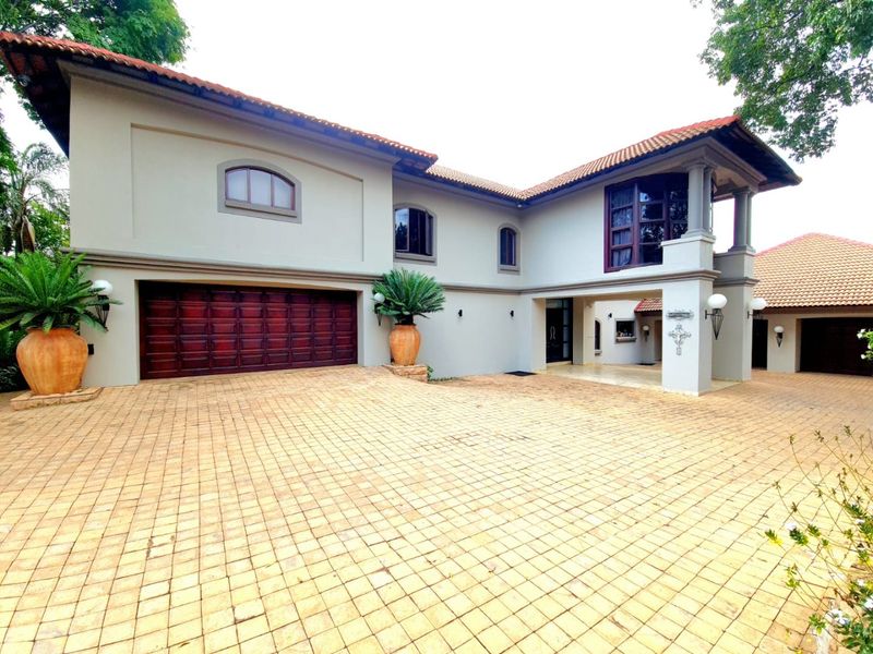 Luxurious 4-Bedroom Home for the Discerning Family - Photo 8