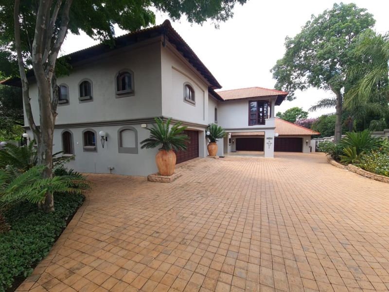 Luxurious 4-Bedroom Home for the Discerning Family - Photo 7