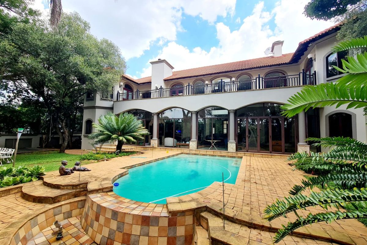 Luxurious 4-Bedroom Home for the Discerning Family - Photo 2