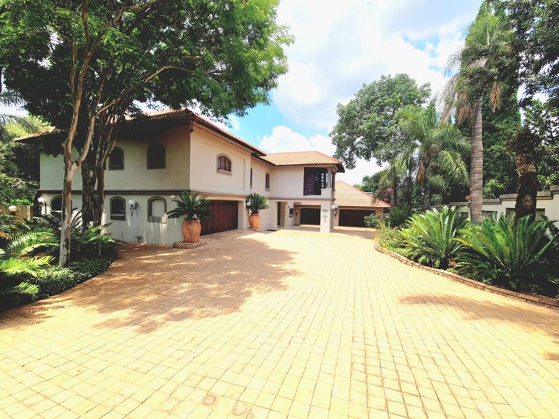 Luxurious 4-Bedroom Home for the Discerning Family - Photo 4