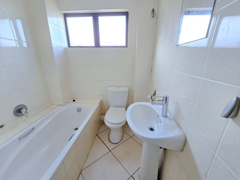 Coastal Living at Its Best – 3-Bedroom Apartment in Blythedale Beach - Photo 7