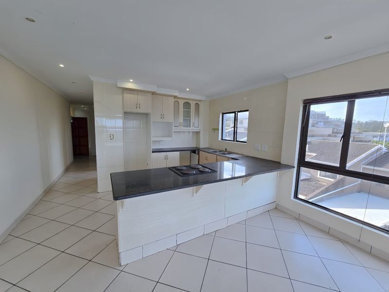Coastal Living at Its Best – 3-Bedroom Apartment in Blythedale Beach - Photo 4