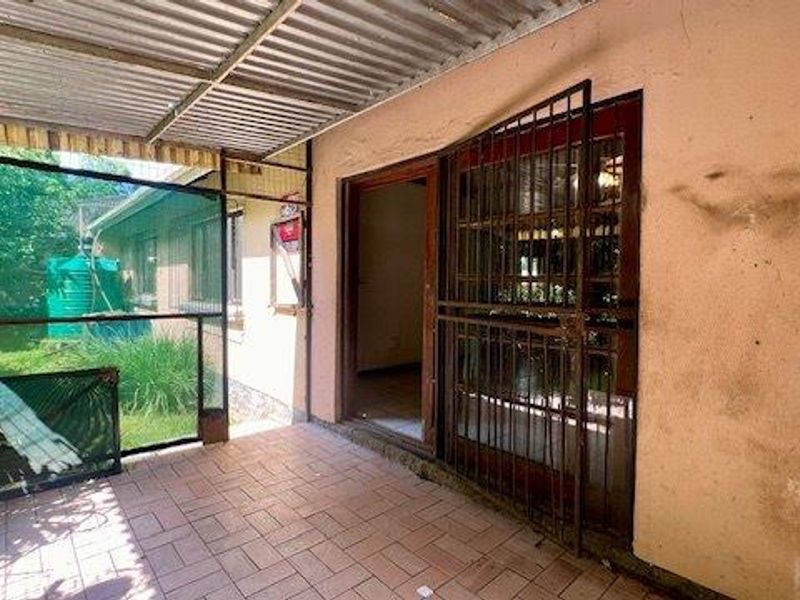 Great Value Three-Bedroom Family Home! - Photo 9