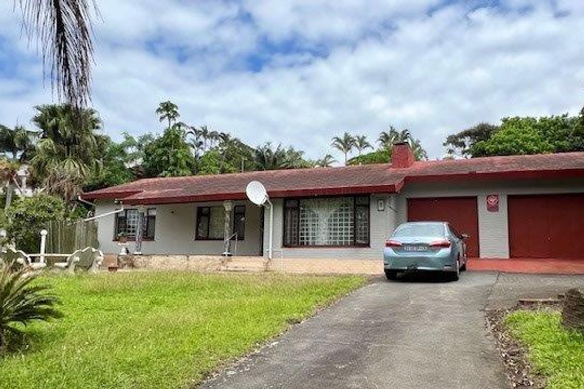 Charming 3-Bedroom Home With Income Potential in Uvongo !! - Photo 2