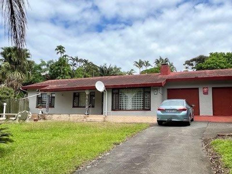 Charming 3-Bedroom Home With Income Potential in Uvongo !! - Photo 2