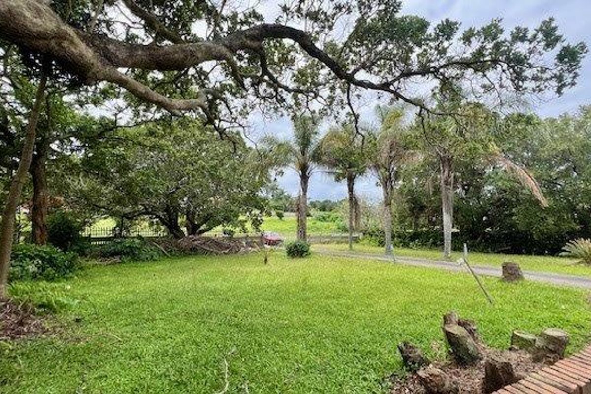 Charming 3-Bedroom Home With Income Potential in Uvongo !! - Photo 5