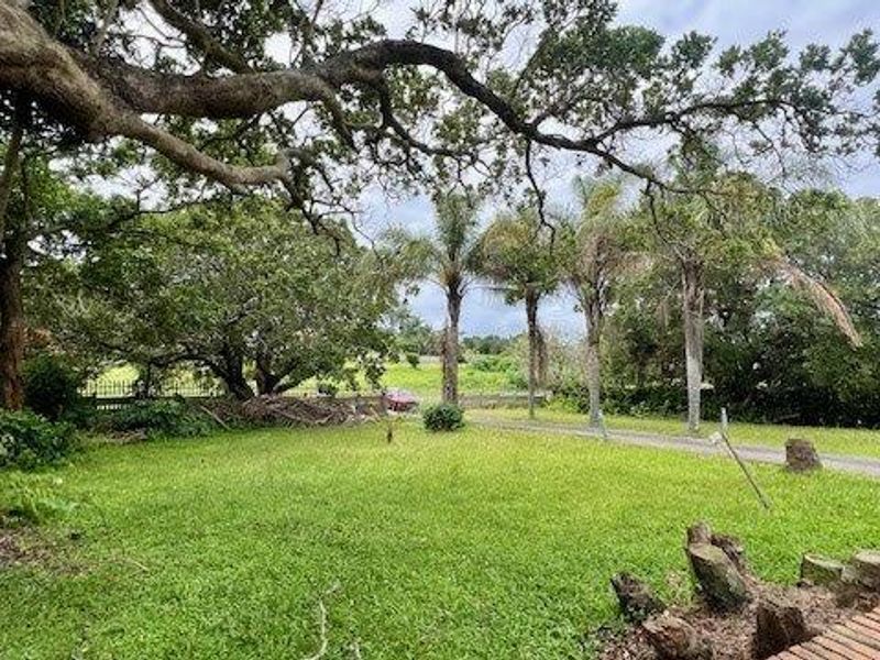 Charming 3-Bedroom Home With Income Potential in Uvongo !! - Photo 5