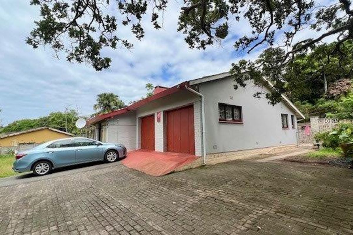Charming 3-Bedroom Home With Income Potential in Uvongo !! - Photo 3