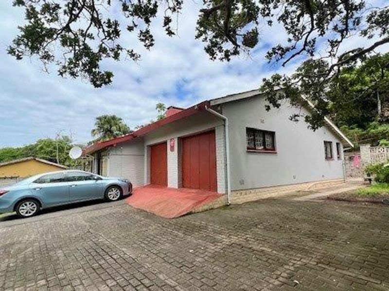 Charming 3-Bedroom Home With Income Potential in Uvongo !! - Photo 3