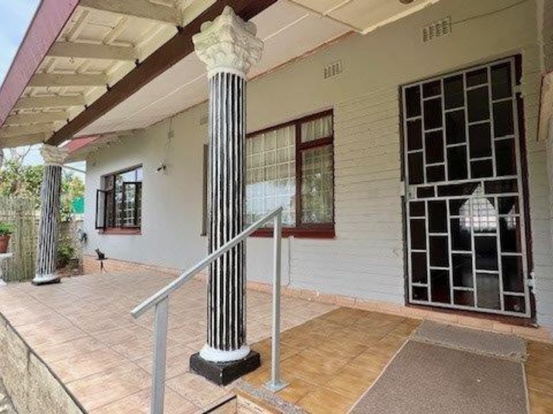 Charming 3-Bedroom Home With Income Potential in Uvongo !! - Photo 7