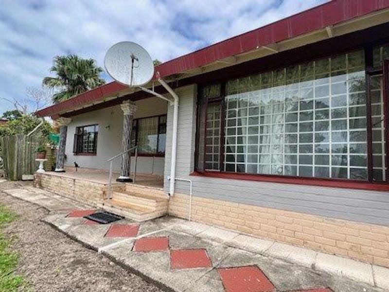 Charming 3-Bedroom Home With Income Potential in Uvongo !! - Photo 6