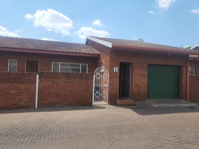 Charming Townhouse available for Viewing in Standerton  - Photo 4